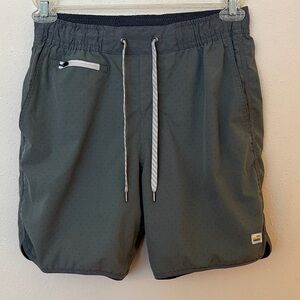 Vuori Mens Banks Shorts Gray Dot Athletic Performance Hybrid SizeS